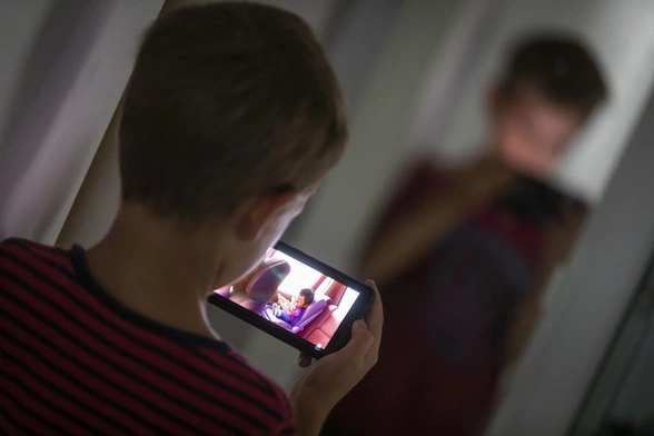 Polacy widzą problem z social mediami