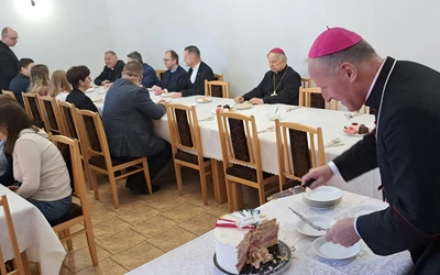 Życzymy sił na kolejne lata posługi