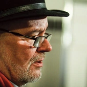 „Szczęśliwe dni” – zbiór wszystkich opowiadań Pawła Huellego. To historie, w których teraźniejszość rozmawia z przeszłością