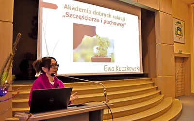 Wykłady potrwają do czerwca.