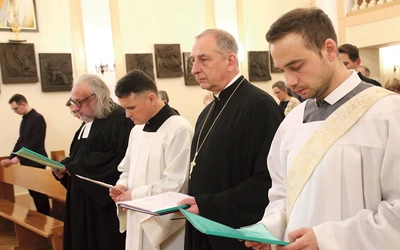 – Różne tradycje chrześcijańskie otrzymały różne talenty, i nikt z nas nie jest wezwany do zakopywania swojego daru. Przeciwnie, jesteśmy wezwani, aby dzielić się tym, co otrzymaliśmy, z pokorą i wdzięcznością, aby pomnażać nadzieję – wybrzmiało w czasie nabożeństwa w kaplicy seminaryjnej.