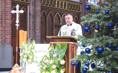  – Kilkadziesiąt lat temu byłoby to nie do wyobrażenia: możemy stać obok siebie, razem się modlić, sięgając do wspólnego przekładu słowa Bożego. Mówimy do siebie „siostro”, „bracie”, uznając jeden święty chrzest – dostrzegł bp Gontarek.