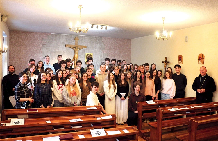 – Rekolekcje to czas Boga i działania Jego łaski, która się objawia i przynosi owoce – mówił oazowiczom  bp Marek Solarczyk.