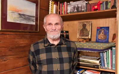 Brat Kazek został prezbiterem w 71. roku życia. Święceń udzielił mu w Izabelinie bp Michał Janocha 10 lat temu. – Nigdy nie przypuszczałem, że będę księdzem. Taka była potrzeba wspólnoty, kiedy brat Moris był chory, a potem zmarł. Nadal służę z miłością – mówi.