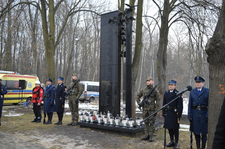 Obchody 20. rocznicy tragedii budowlanej na terenie MTK