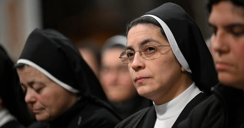 List Dykasterii: Gdy świat pęka, konsekrowani mają „trwać”. 