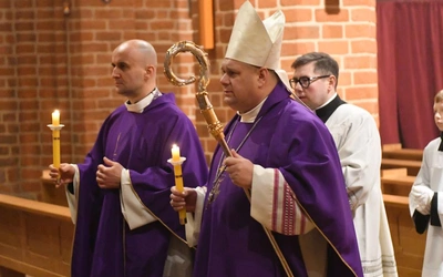 Kapłani i wierni modlili się zmarłych biskupów i rządców naszej diecezji