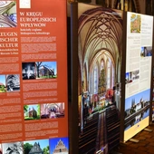 Niezwykła wystawa o sztuce i architekturze diecezji lubuskiej dotarła do Ośna Lubuskiego