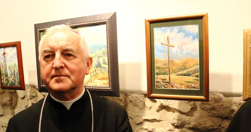 Po oskarżeniach wobec bp. Jana Szkodonia: archidiecezja krakowska deklaruje wysłuchanie i wsparcie