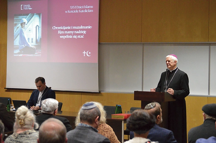 Bp Marek Szkudło nawiązał do hasła tegorocznego Dnia Islamu w Kościele katolickim w Polsce: „Chrześcijanie i muzułmanie: kim mamy nadzieję wspólnie się stać”.
