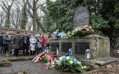 W uroczystości uczestniczyli przedstawiciele władz regionu, Gminy Wyznaniowej Żydowskiej w Katowicach i okoliczni mieszkańcy.