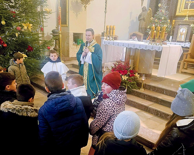 W Ożarowie kazania głosił ks. Tomasz Zych, prefekt WSD w Sandomierzu. 