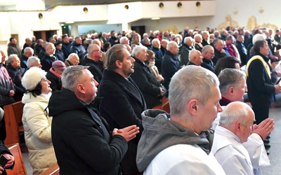Do Kościoła pw. Ducha Świętego przyjechało kilkuset diecezjan.