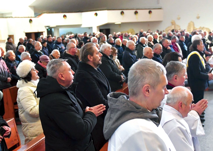 Do Kościoła pw. Ducha Świętego przyjechało kilkuset diecezjan.
