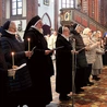 Podczas Mszy św. w katedrze osoby konsekrowane odnowiły swoje śluby.
