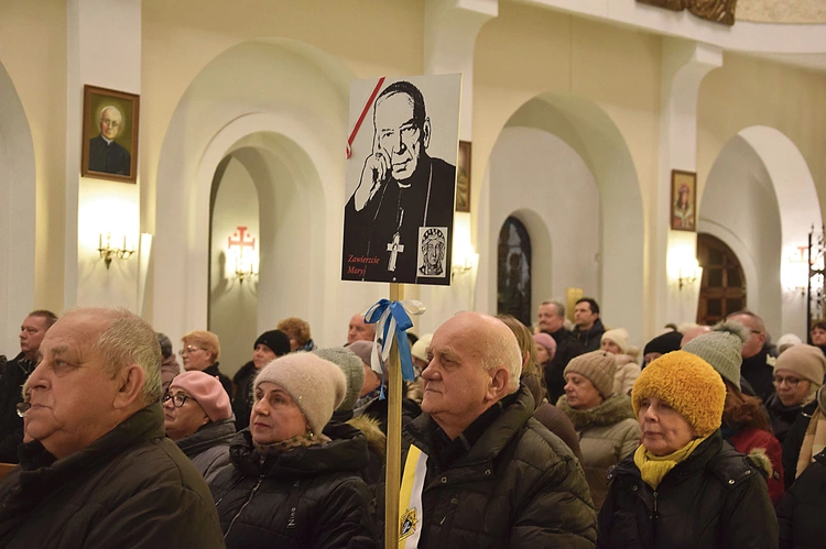 Wierni modlili się w intencji kanonizacji bł. Stefana Wyszyńskiego.