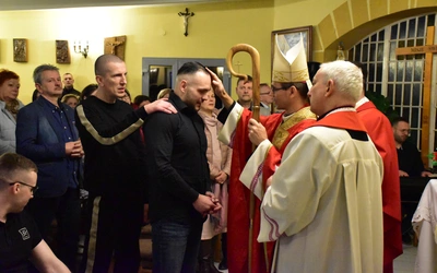 18 osadzonych w więzieniu przyjęło sakrament bierzmowania