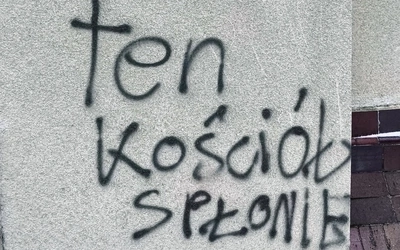Satanistyczne znaki i pogróżki na kościele w Poznaniu