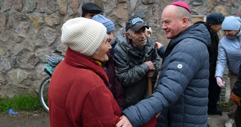 Biskup z Zaporoża prosi Polaków: pomóżcie nam przetrwać zimę