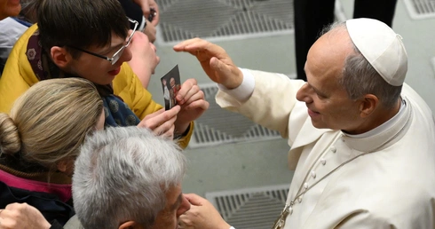 Leon XIV: Kwitnie handel ludźmi, bo świat zapomniał, jak kochać