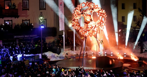 W Cortinie i Mediolanie zapłonęły znicze olimpijskie - Zimowe Igrzyska Olimpijskie we Włoszech rozpoczęte