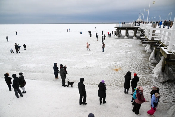 Skuty lodem Bałtyk w Sopocie