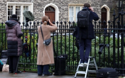 Epstein molestował, lecz brak dowodów na siatkę handlu seksualnego