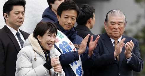 Historyczne i miażdżące zwycięstwo konserwatystów w wyborach w Japonii