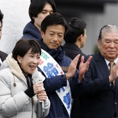 Historyczne i miażdżące zwycięstwo konserwatystów w wyborach w Japonii