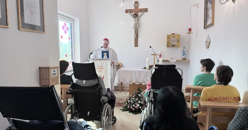 Dzień Chorego 2026. Bp Marek Szkudło sprawował Mszę św. w Archidiecezjalnym Domu Hospicyjnym w Katowicach