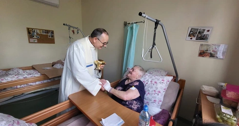 Dzień Chorego 2026. Abp Andrzej Przybylski sprawował Mszę św. w Hospicjum im. św. Jana Pawła II w Żorach