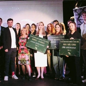 To wyróżnienie udowadnia, że wrażliwe relacjonowanie rzeczywistości, i to dobrej jakości, wciąż jest możliwe. 