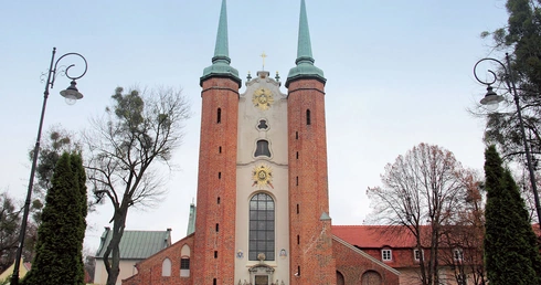 Modlitewne spotkania w kolejnych „statio” odbywać się będą  od 18 lutego (Środa Popielcowa) do 1 kwietnia (Wielka Środa). Pierwszym będzie archikatedra oliwska. 