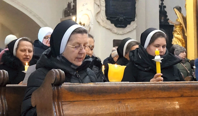 Żyjący według rad ewangelicznych odnowili swoje śluby.