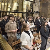 Msza św. w intencji młodych w Kaplicy Matki Bożej Jasnogórskiej. 