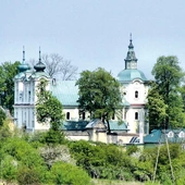 Obecny kościół parafialny wzniesiony został w latach 1775–1777. 