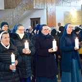 Bp Nitkiewicz podkreślił,  że istotą konsekracji jest codzienne spotkanie z Bogiem i drugim człowiekiem. 