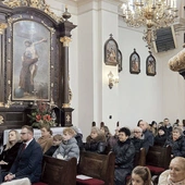 Wierni są dumni  z odnowionego wnętrza świątni.