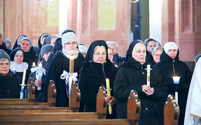  Dla członków zgromadzeń i zakonów 2 lutego jest szczególną datą. 