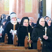  Dla członków zgromadzeń i zakonów 2 lutego jest szczególną datą. 