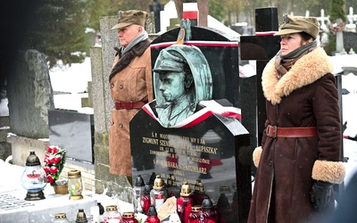 Legendarny dowódca V Brygady Wileńskiej AK od 24 kwietnia 2016 r. spoczywa w grobie, w którym została pochowana jego córka Barbara. Jego ciało odnaleziono na „Łączce” w 2013 r.