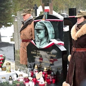 Legendarny dowódca V Brygady Wileńskiej AK od 24 kwietnia 2016 r. spoczywa w grobie, w którym została pochowana jego córka Barbara. Jego ciało odnaleziono na „Łączce” w 2013 r.