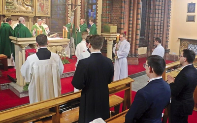 Modlitwa w kaplicy seminaryjnej. 