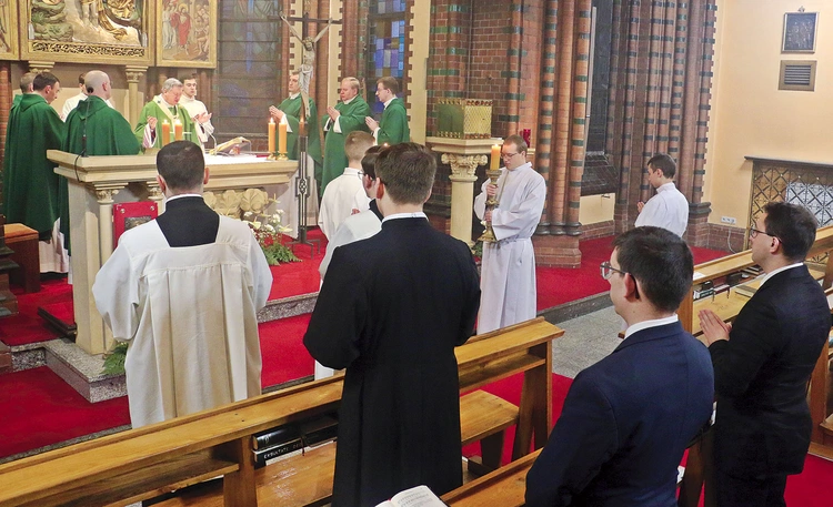 Modlitwa w kaplicy seminaryjnej. 