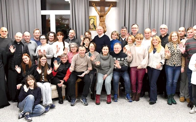 Na spotkanie zaprosiła Diakonia Ewangelizacji Domowego Kościoła, czyli gałęzi rodzinnej Ruchu Światło–Życie. Oby więcej takich propozycji! Warto już teraz pomyśleć o wakacjach. Właśnie ruszyły zapisy m.in. na: Oazę Ewangelizacji oraz nauki tematyczne  – „Komunikacja to most do szczęśliwego małżeństwa”  czy „Umiłować Biblię i Liturgię”. Więcej: lubuskaoaza.pl.