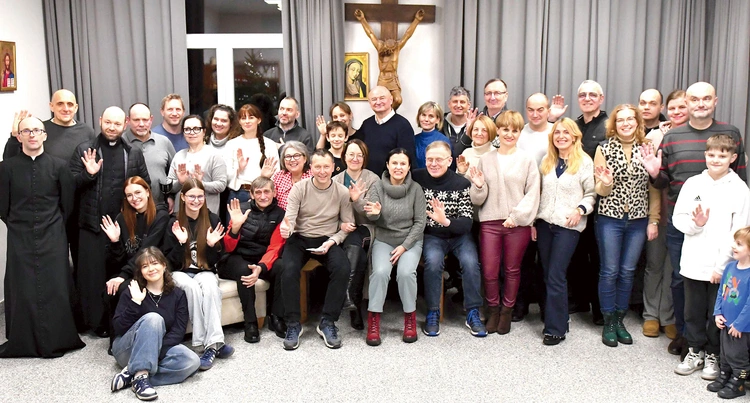 Na spotkanie zaprosiła Diakonia Ewangelizacji Domowego Kościoła, czyli gałęzi rodzinnej Ruchu Światło–Życie. Oby więcej takich propozycji! Warto już teraz pomyśleć o wakacjach. Właśnie ruszyły zapisy m.in. na: Oazę Ewangelizacji oraz nauki tematyczne  – „Komunikacja to most do szczęśliwego małżeństwa”  czy „Umiłować Biblię i Liturgię”. Więcej: lubuskaoaza.pl.