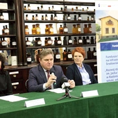 O postępie prac mówili podczas konferencji  (od lewej):  Ilona Pulnar-Duszyk, Leszek Ruszczyk i Marzena Barwicka.