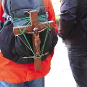 „Przychodzi w życiu człowieka taki czas, w którym warto na chwilę zostawić wszystko – dosłownie i w przenośni – by niczym apostołowie po prostu wyruszyć za Panem” – pisze arcybiskup.