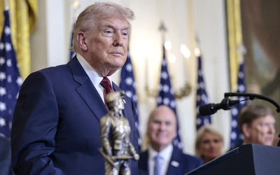 Biali chrześcijanie ewangelikalni trzymają się Trumpa