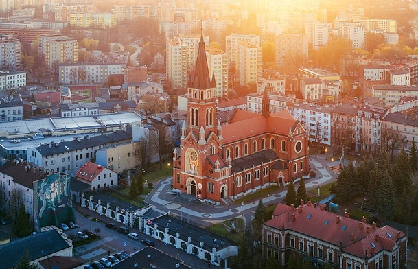 Pierwsza część raportu Komisji Wyjaśnienie i Naprawa dot. spraw wrażliwych w diecezji sosnowieckiej